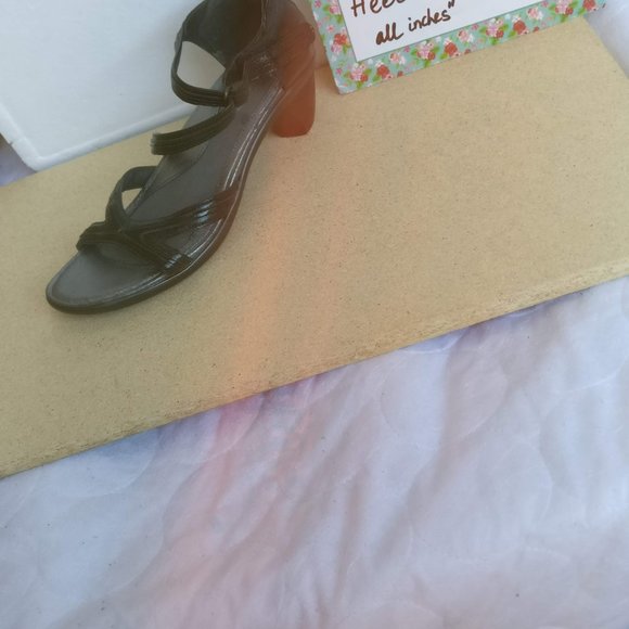 Naot Waterproof Shiny Patent Leather Low Heel Dress Sandal Wmn 41/10us/8uk - Picture 12 of 14